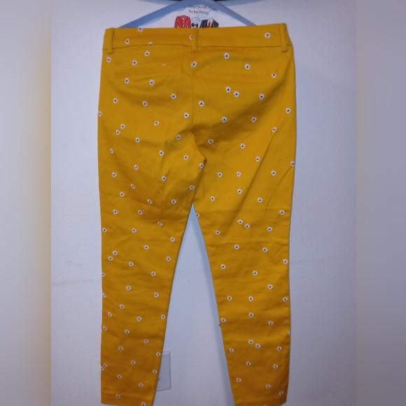 Old Navy Pixie yellow pants with white flower print. - Picture 3 of 5